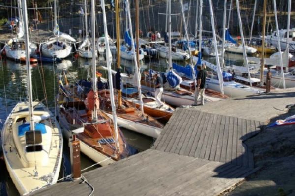 bilder-jubileum-2008-sandhamn-44-20110428-19484982736E366FA8-F5B8-26B3-5C8C-05B27DA989F7.jpg